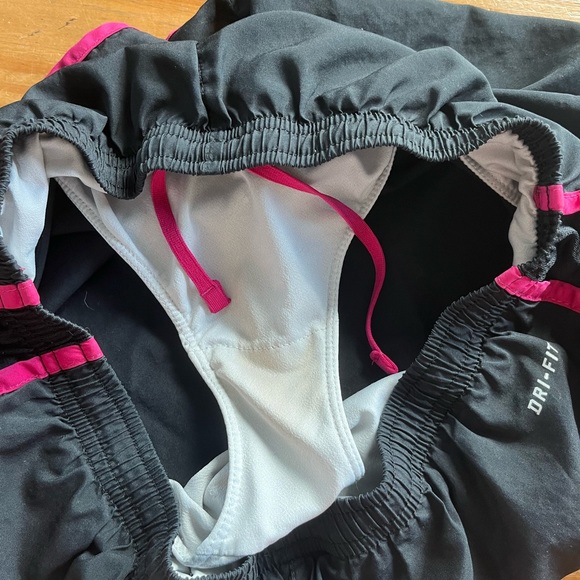 (287) PINK NIKE SHORTS - Picture 7 of 7